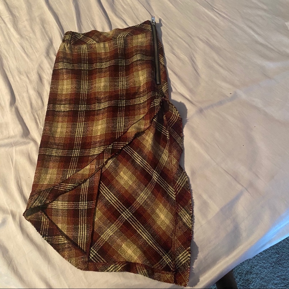 High waisted skirt with a split